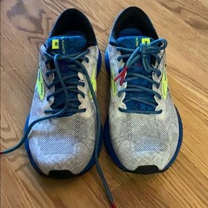 Brooks Launch 6, size 7, regular width